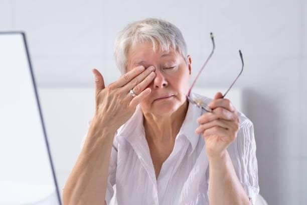 age-related-vision-problems_001